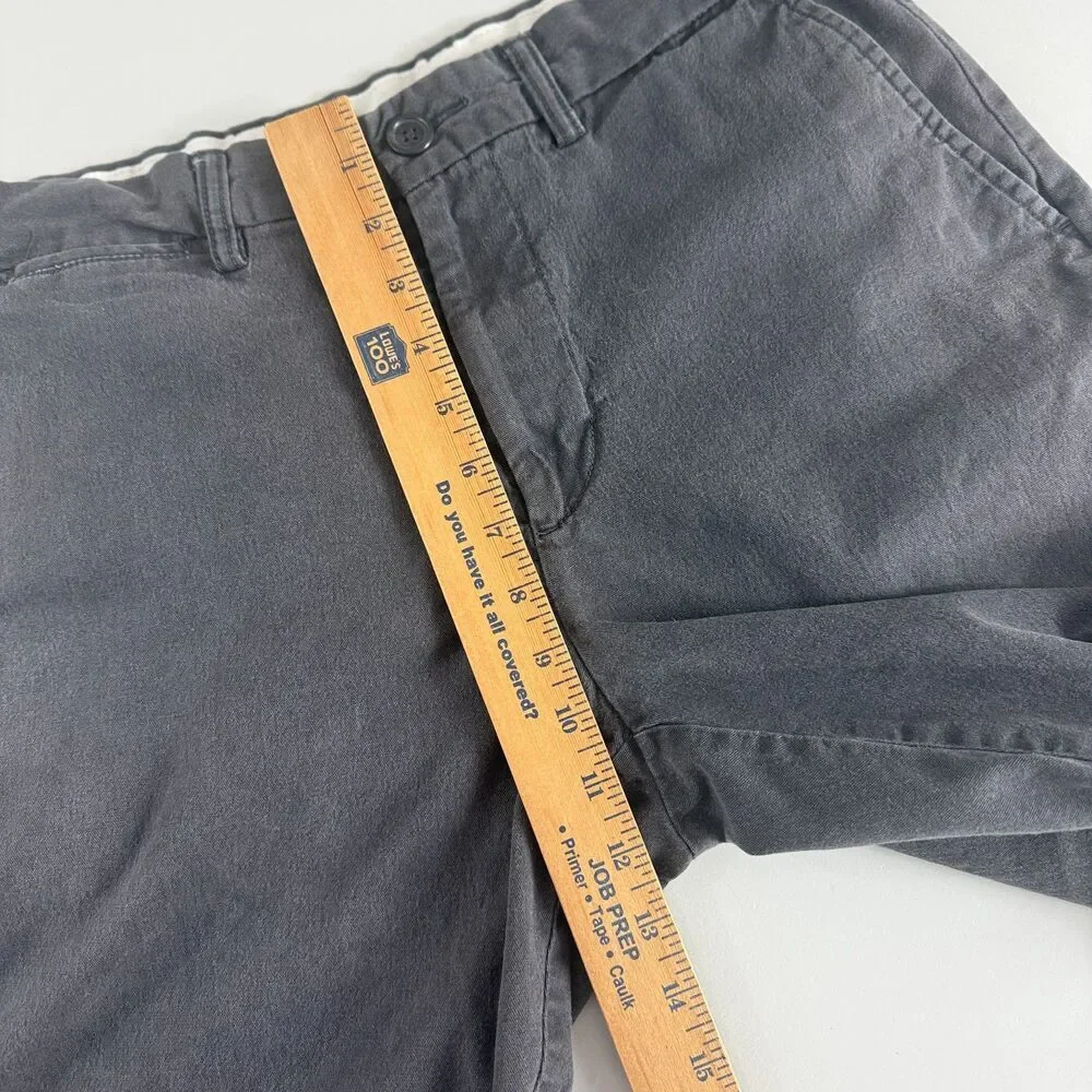Old Navy Ultimate Slim Built-In Flex Shorts Men's 32 Gray 10 Inseam Chino
